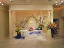 看取りサポート三村麻子が作り出す花祭壇例。故人様のイメージに合わせて全てがオリジナルです。